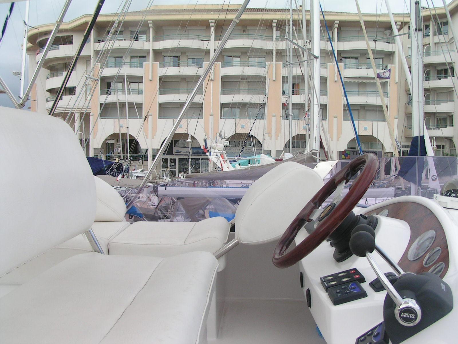 Galeon 330 Fly, Port Frejus