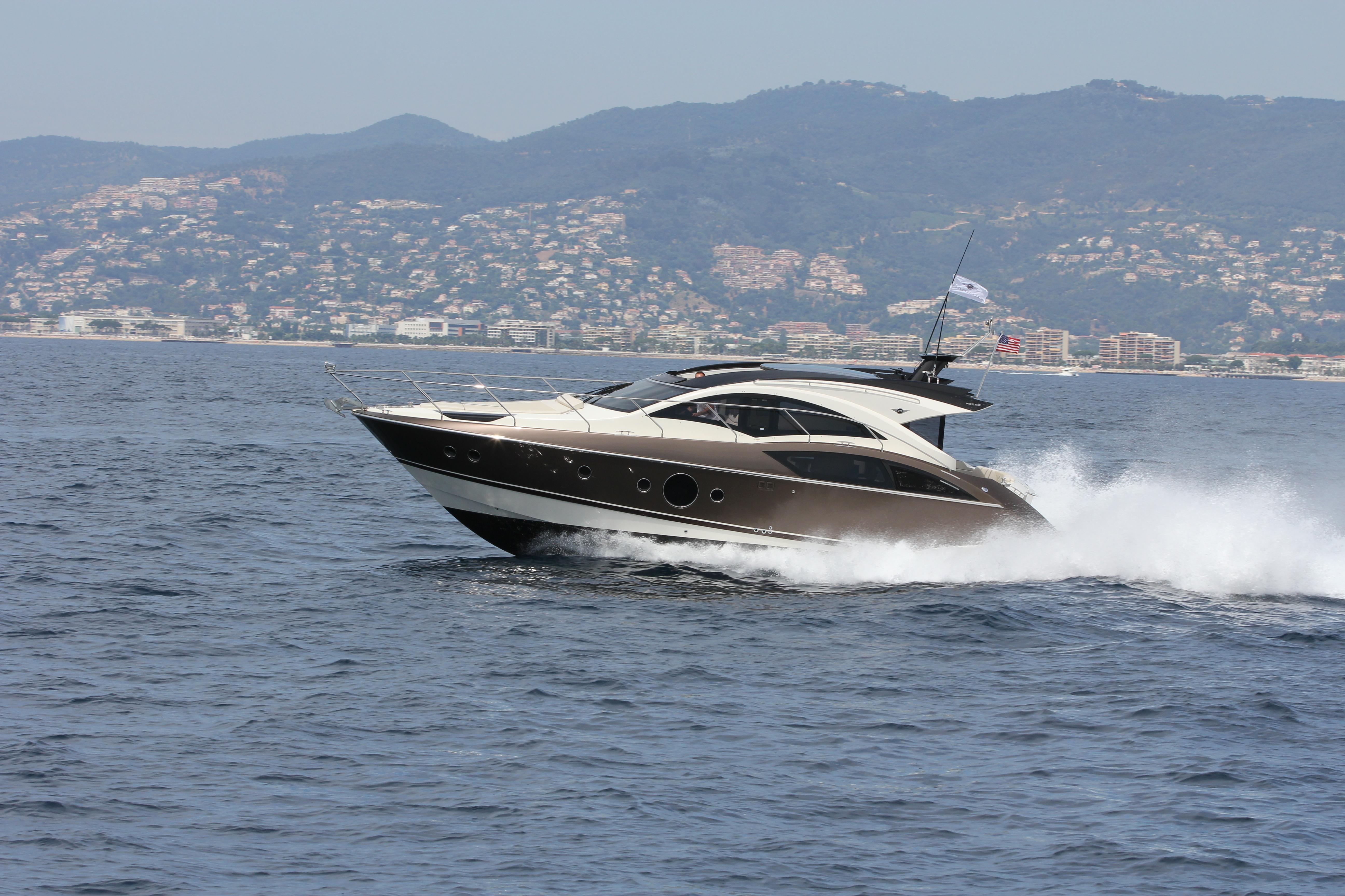 Marquis 420 Sport Coupe, Cannes